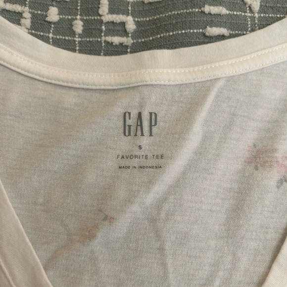 GAP Women's White Floral V-Neck Top size S - Picture 2 of 6